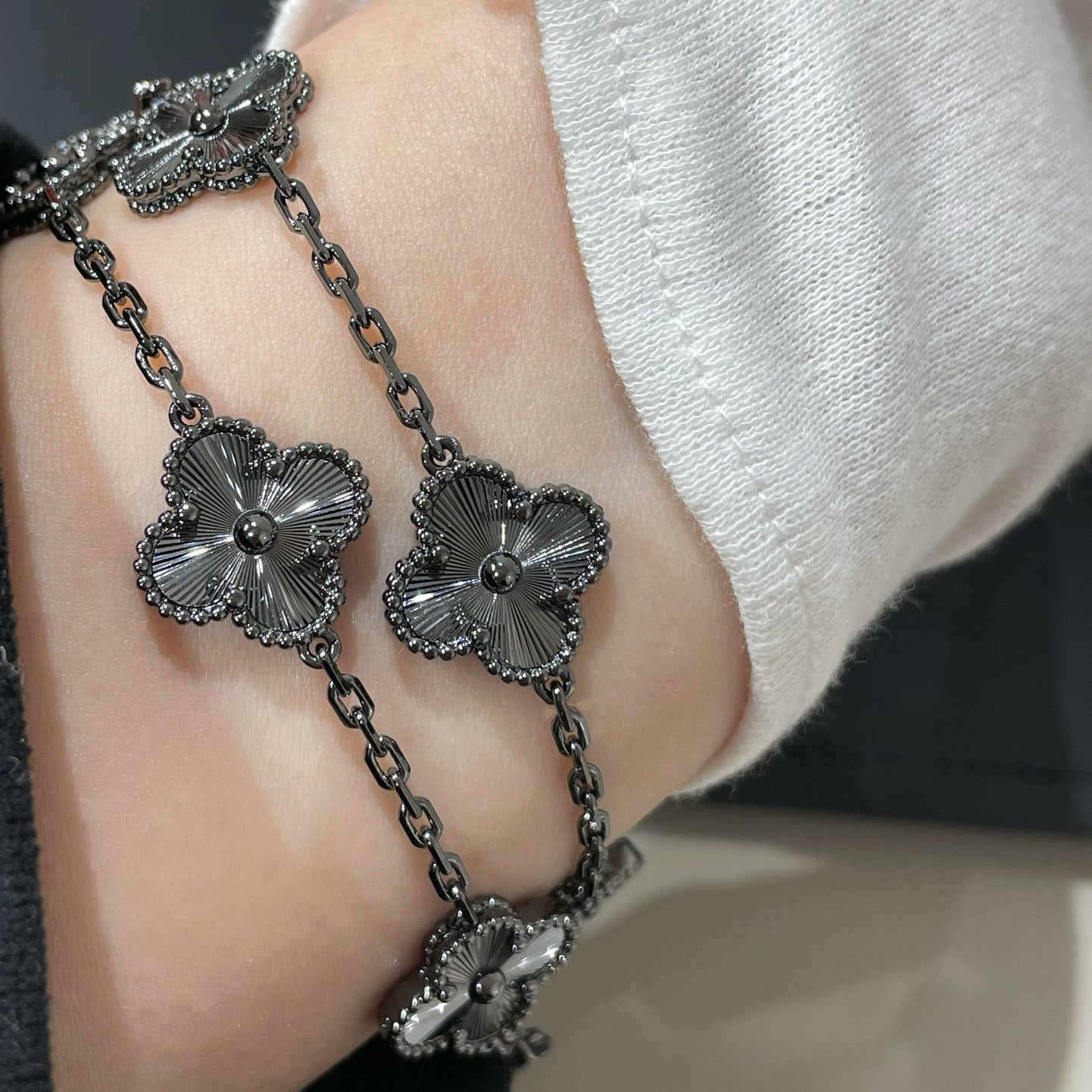 [Love Lucky]CLOVER 5 MOTIV SCHWARZES ARMBAND 
