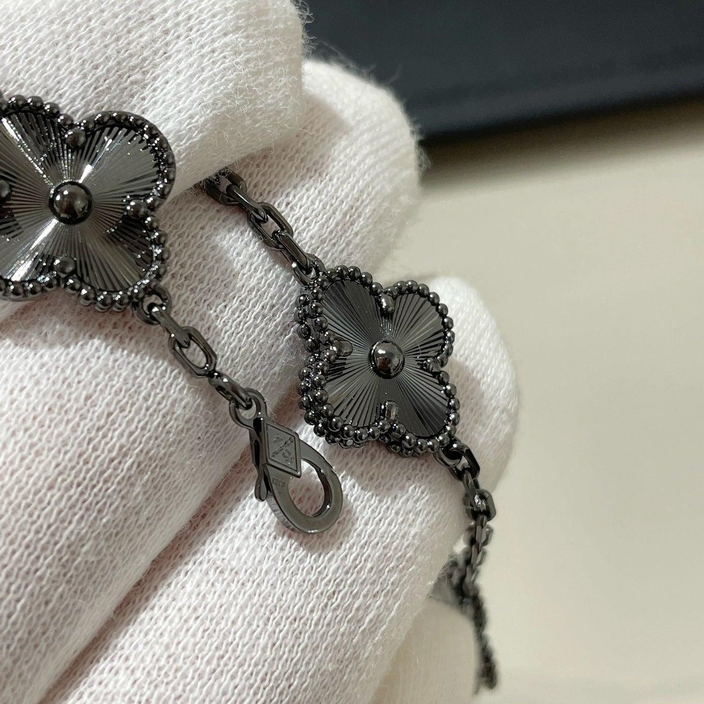 [Love Lucky]CLOVER 5 MOTIV SCHWARZES ARMBAND 