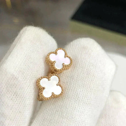 [ラブラッキー]クローバーミニ9.5MMホワイトモップピアス