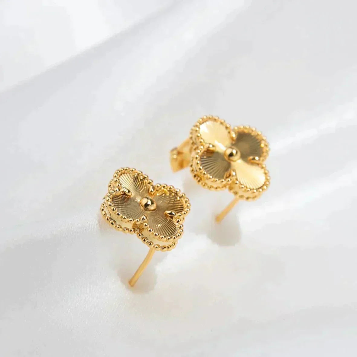 [Love Lucky]CLOVER MEDIUM 1 MOTIVE LASER OHRRINGE