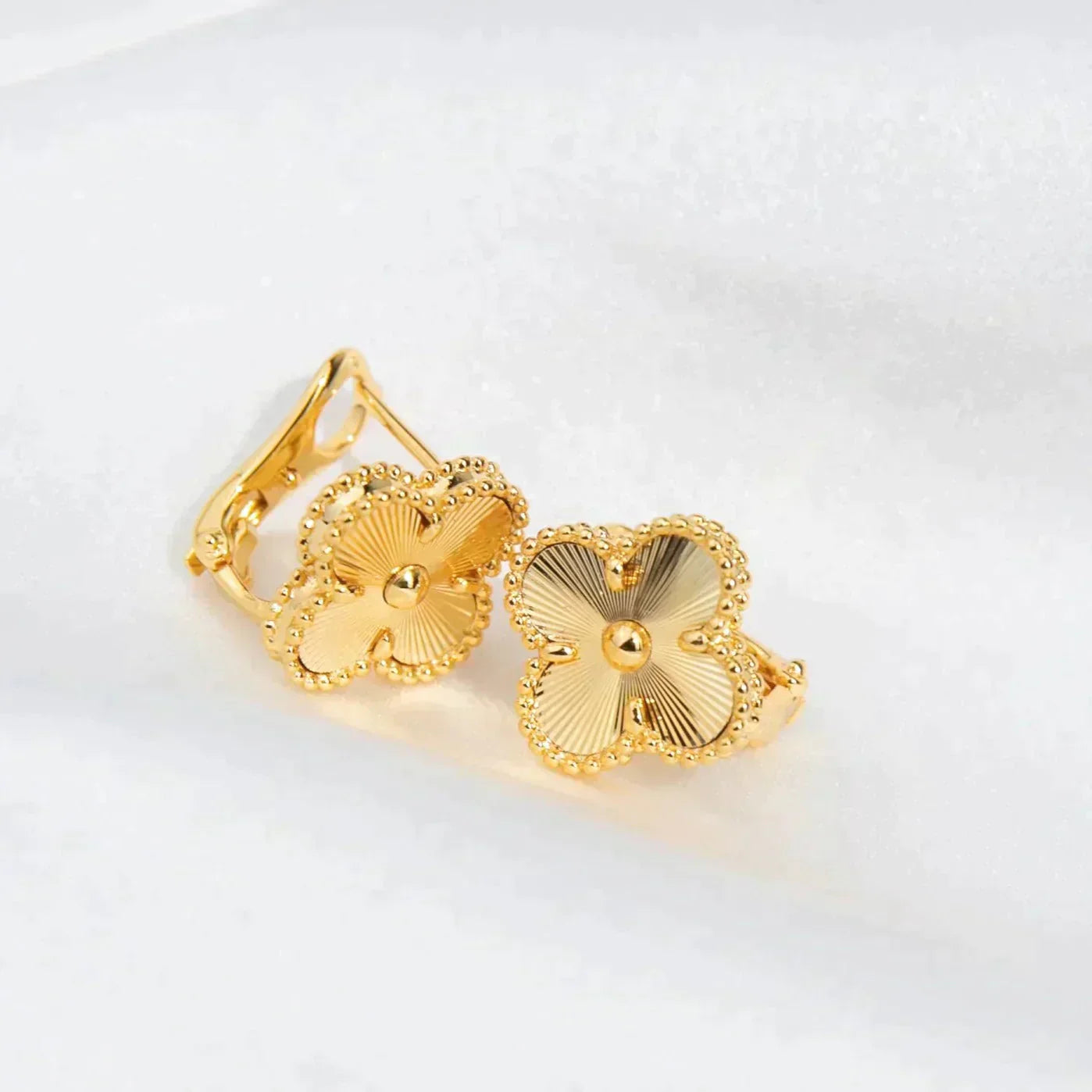 [Love Lucky]CLOVER MEDIUM 1 MOTIVE LASER OHRRINGE
