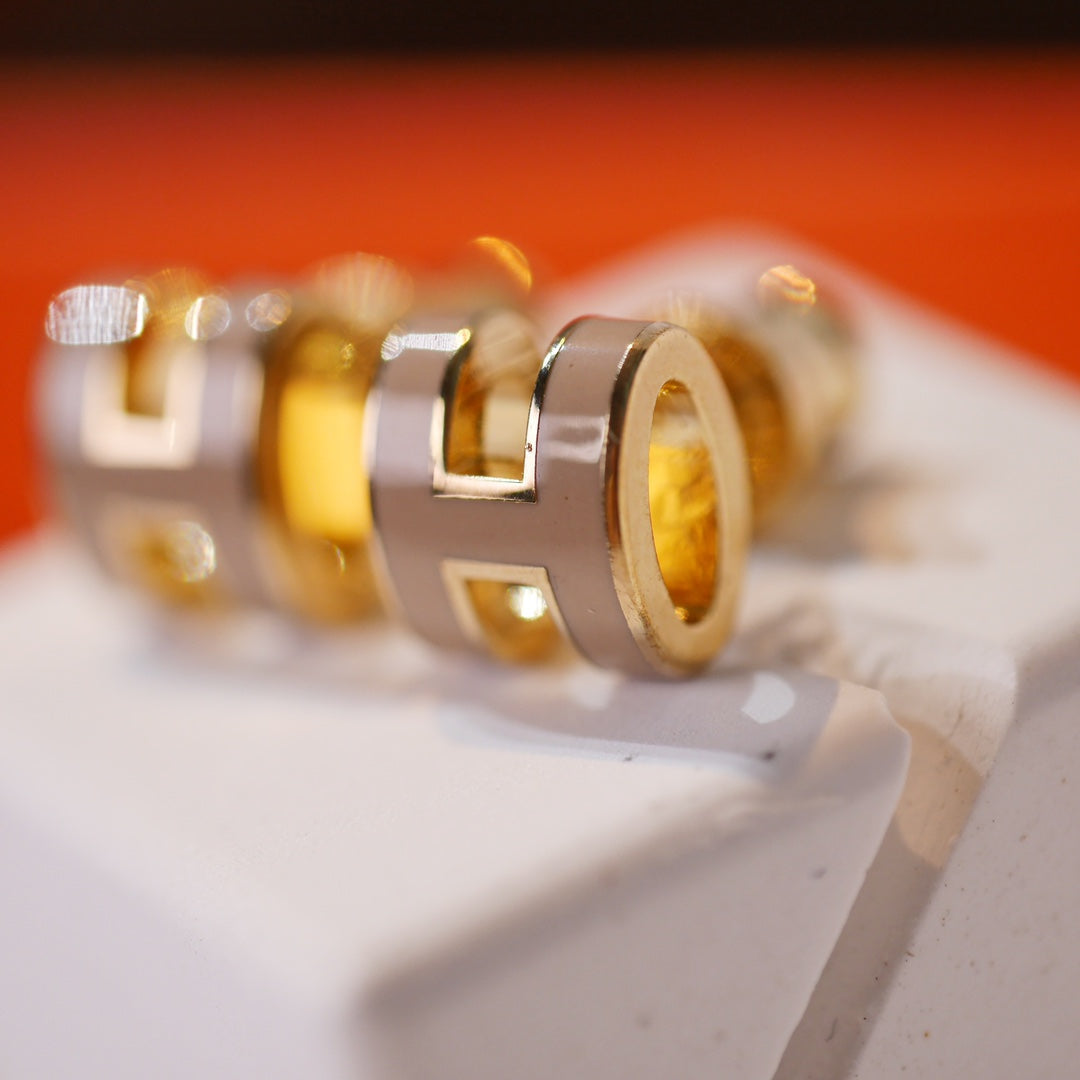 [Love Lucky]MINI POP H GOLD EARRINGS GREY