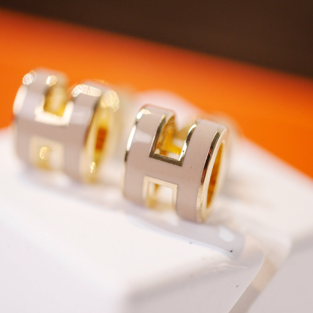 [Love Lucky]MINI POP H GOLD EARRINGS GREY