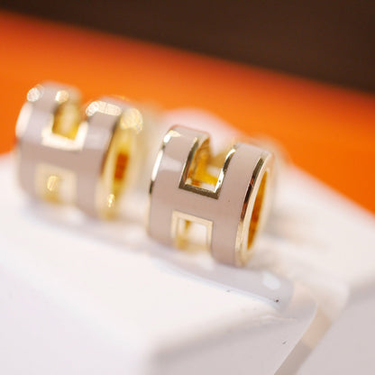 [Love Lucky]MINI POP H GOLD EARRINGS GREY