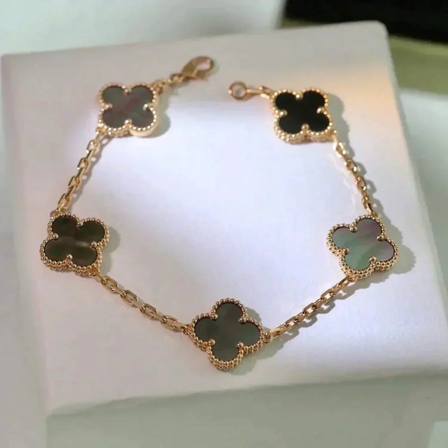 [Love Lucky]CLOVER 5 MOTIV GRAU MOP ARMBAND