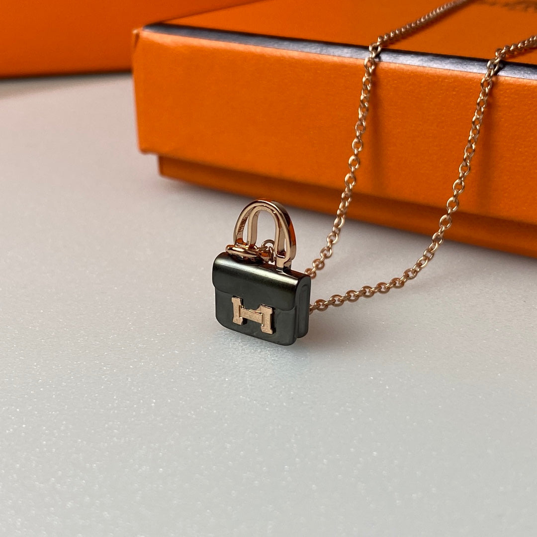 [Love Lucky]Constance Halskette mit schwarzem Anhänger und Roségold