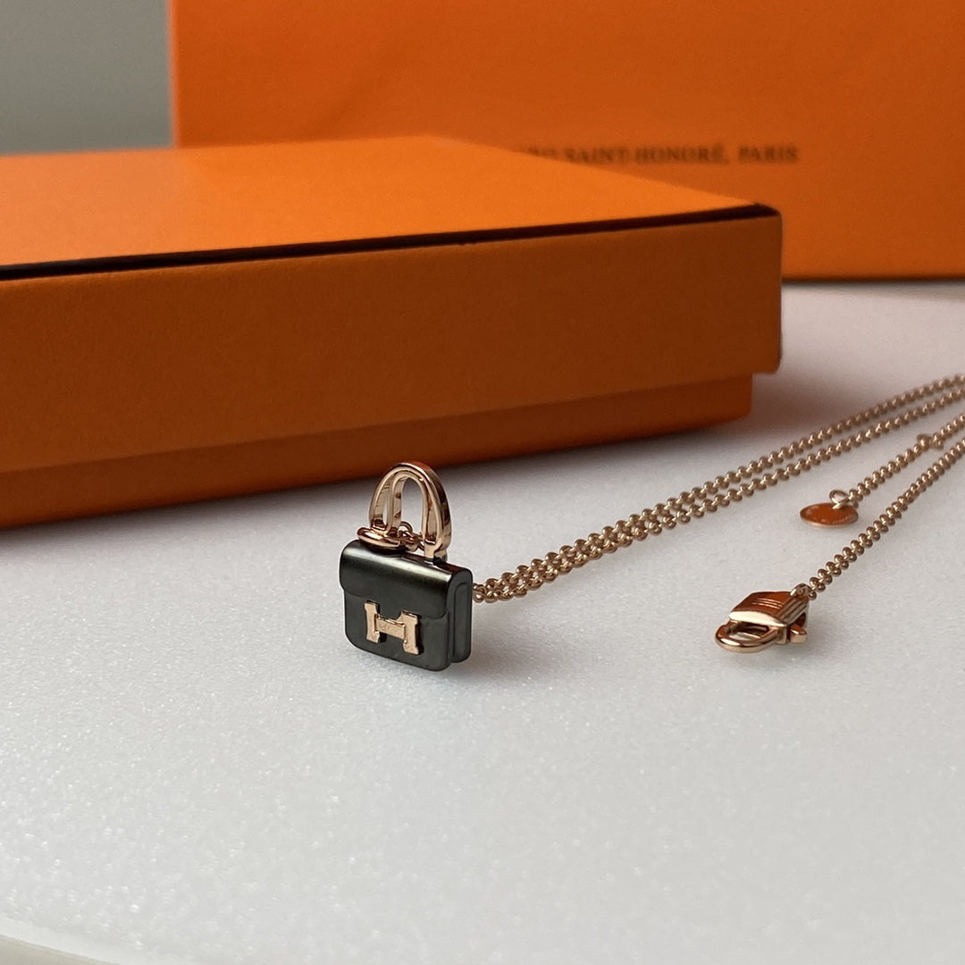 [Love Lucky]Constance Halskette mit schwarzem Anhänger und Roségold