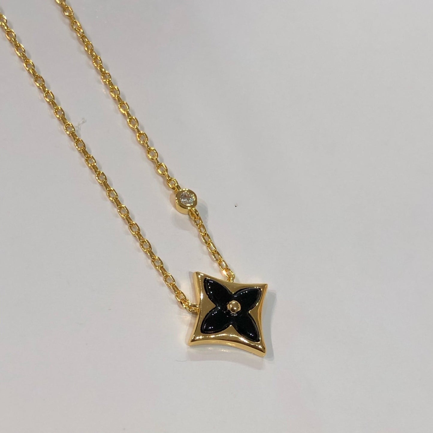 [Love Lucky]Stern schwarz Mop Halskette