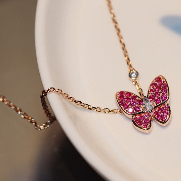 [Love Lucky] SCHMETTERLING ROTE DIAMANT ROSÉGOLD HALSKETTE