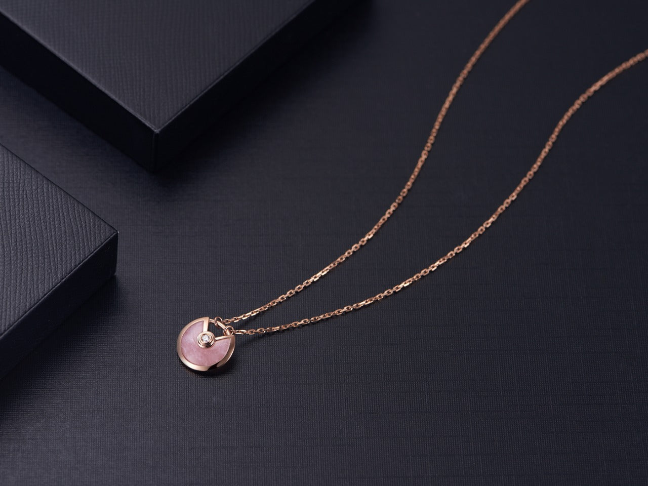[Love Lucky]AMULETT ROSÉGOLD ROSA MOP HALSKETTE
