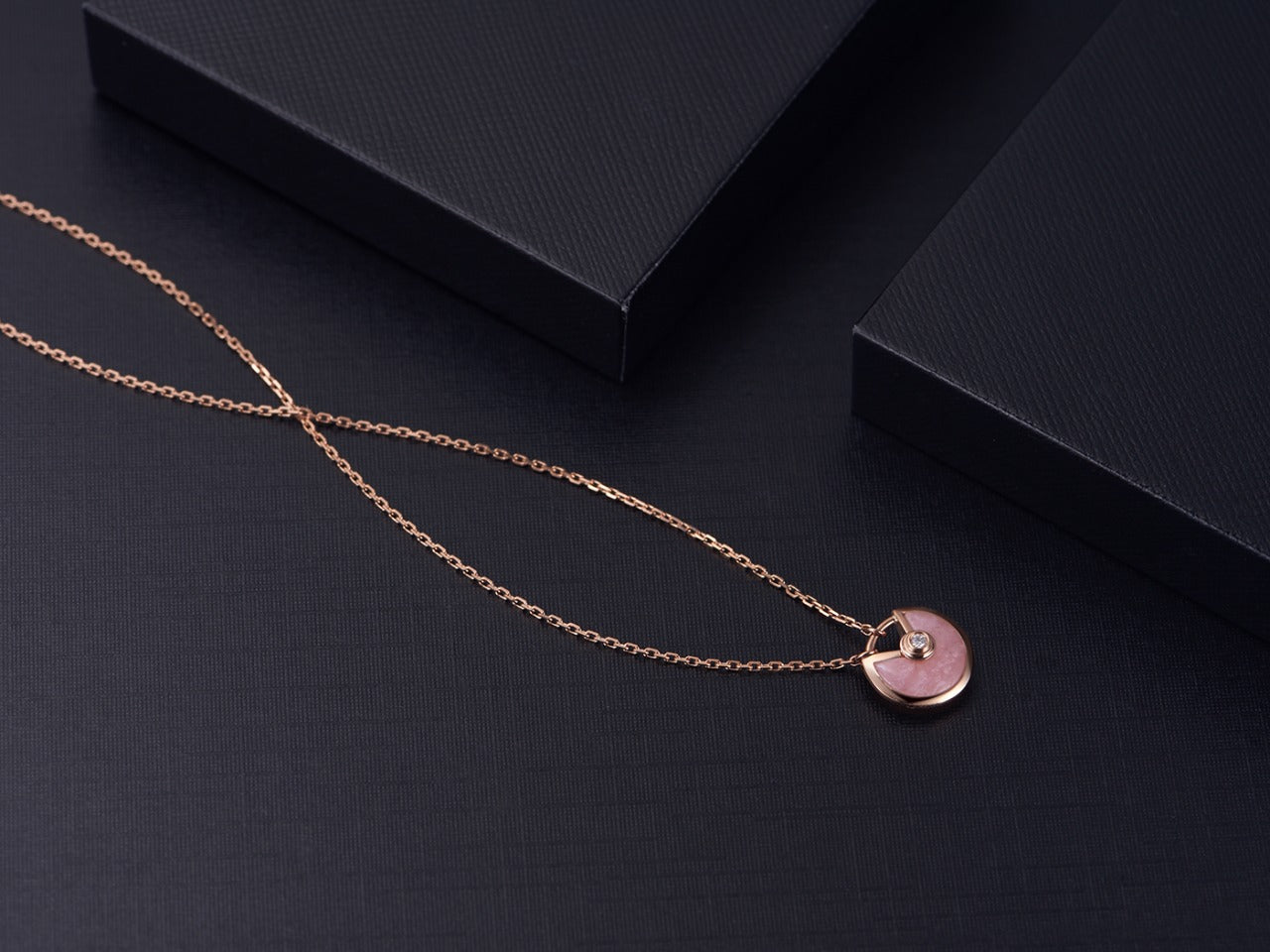 [Love Lucky]AMULETT ROSÉGOLD ROSA MOP HALSKETTE