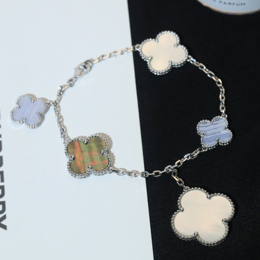 [Love Lucky]CLOVER ARMBAND 5 MOTIVE MOP CHALCEDON SILBER 