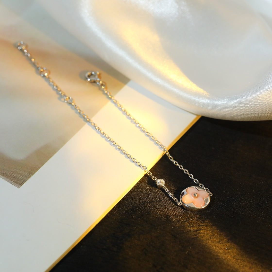 [Love Lucky]Silberarmband mit Sonnenmotiv, rosa Mops
