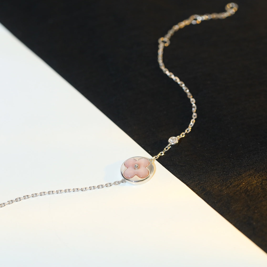 [Love Lucky]Silberarmband mit Sonnenmotiv, rosa Mops