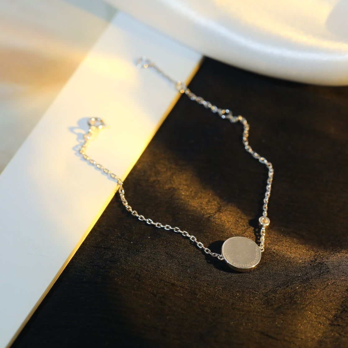 [Love Lucky]Silberarmband mit Sonnenmotiv, rosa Mops