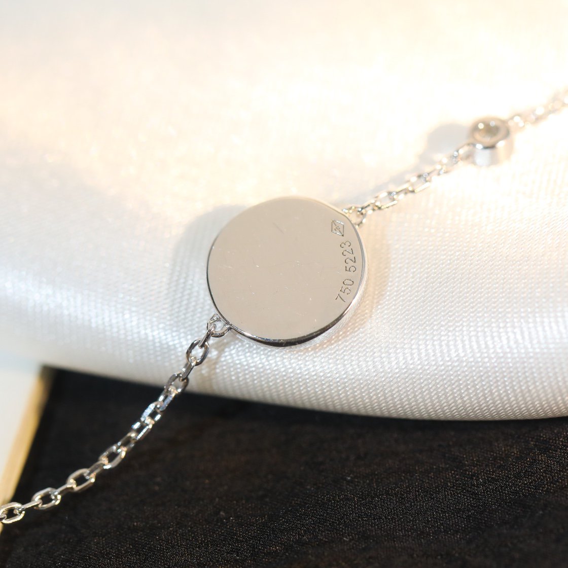 [Love Lucky]Silberarmband mit Sonnenmotiv, rosa Mops