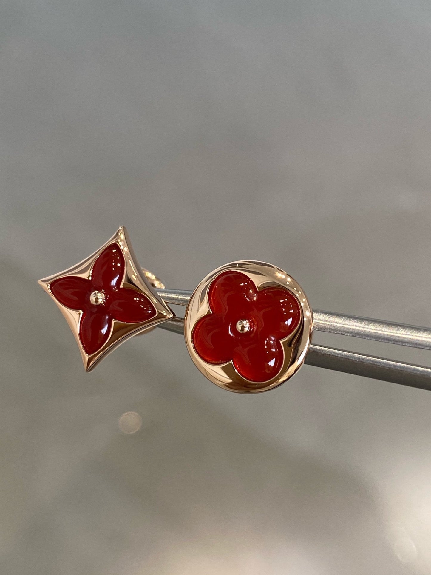 [Love Lucky] Ohrstecker mit Stern und Sonne, Roségold, Karneol