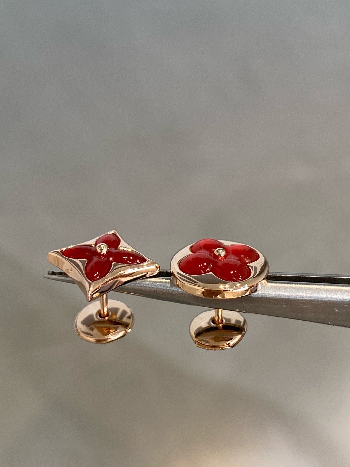 [Love Lucky] Ohrstecker mit Stern und Sonne, Roségold, Karneol