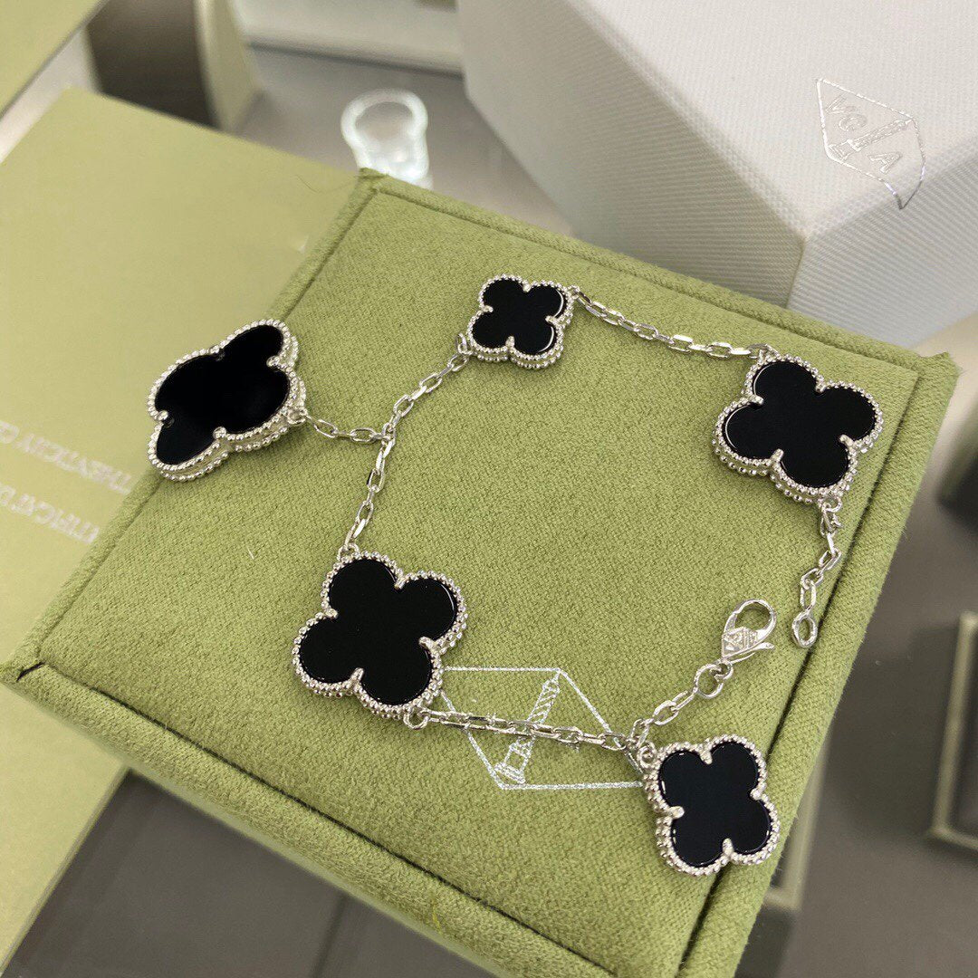 [Love Lucky]CLOVER 5 MOTIVE SIVLER ONYX ARMBAND