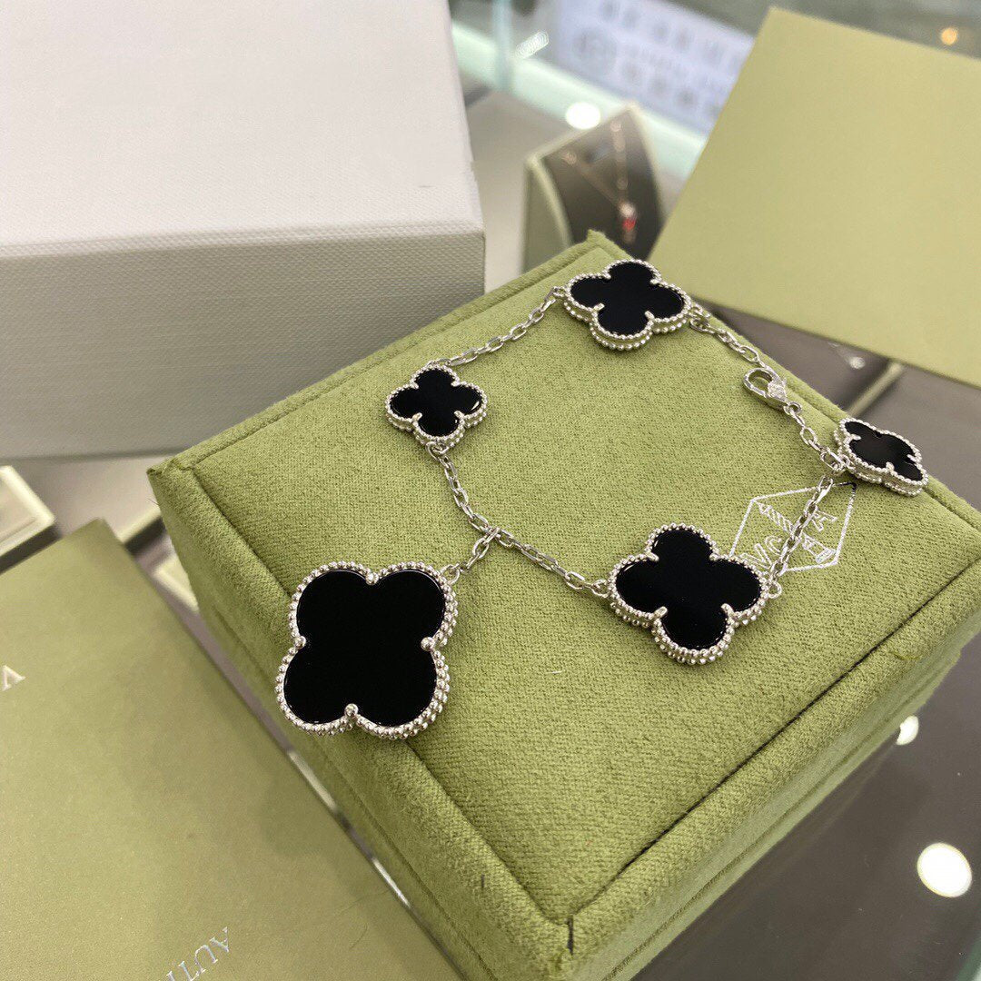 [Love Lucky]CLOVER 5 MOTIVE SIVLER ONYX ARMBAND