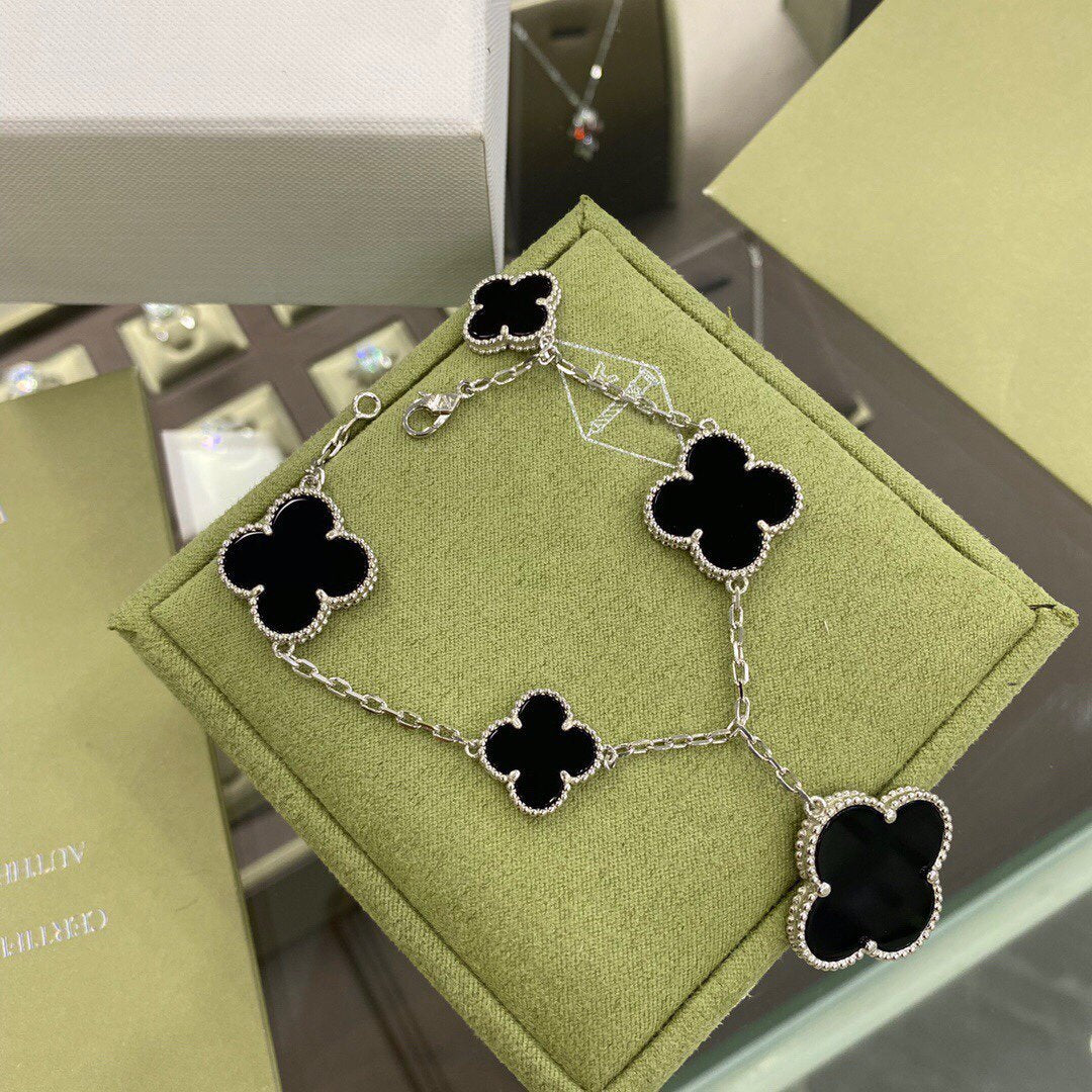 [Love Lucky]CLOVER 5 MOTIVE SIVLER ONYX ARMBAND