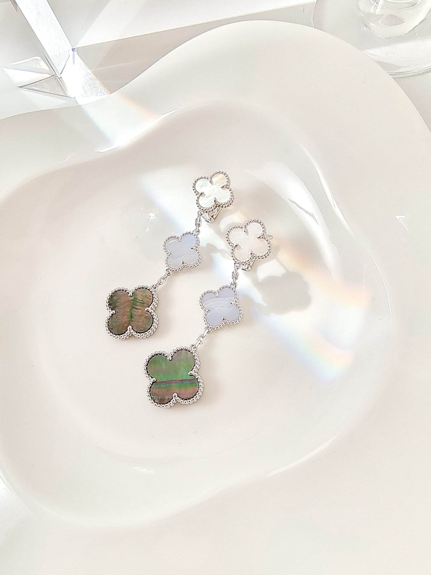 [Love Lucky] CLOVER 3 MOTIVE CHALCEDON DUNKEL MOP SILBER OHRRINGE