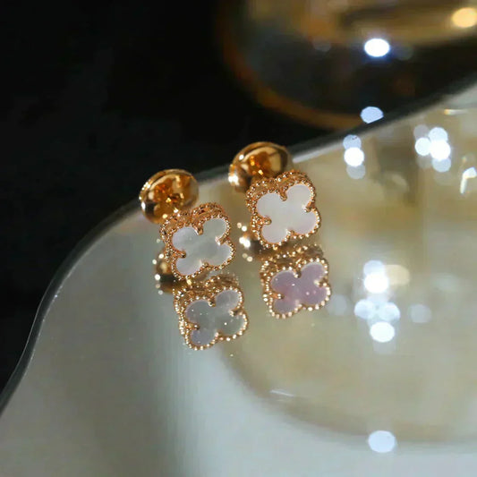 [ラブラッキー]クローバーミニ9.5MMホワイトモップピアス