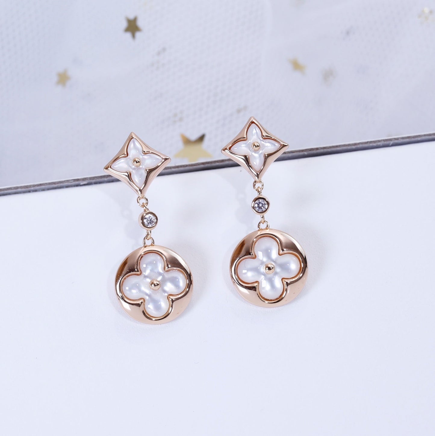 [Love Lucky] Ohrringe mit Stern und Sonne, Roségold, Mops-Anhänger