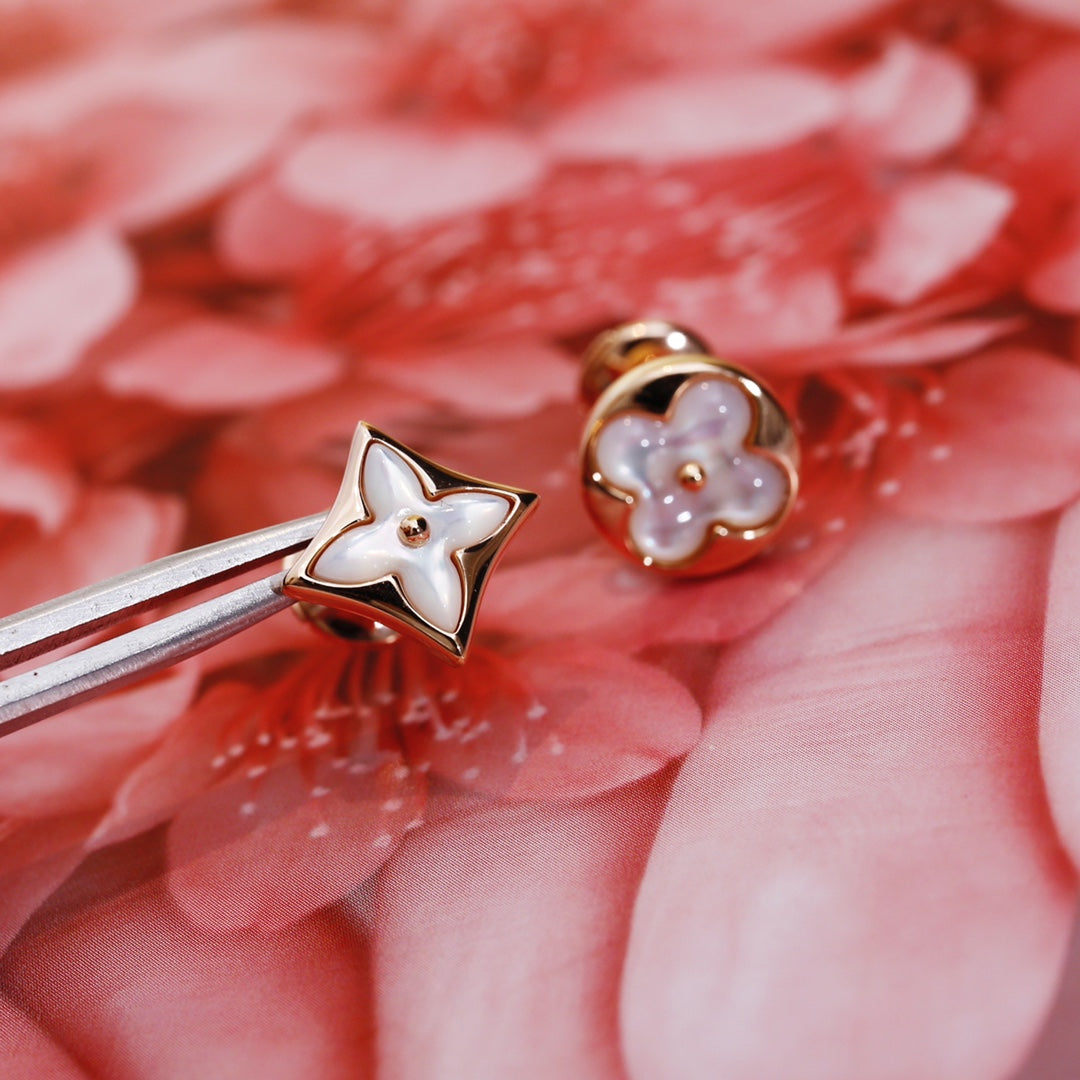 [Love Lucky] Ohrstecker mit Stern und Sonne, Roségold, Mops