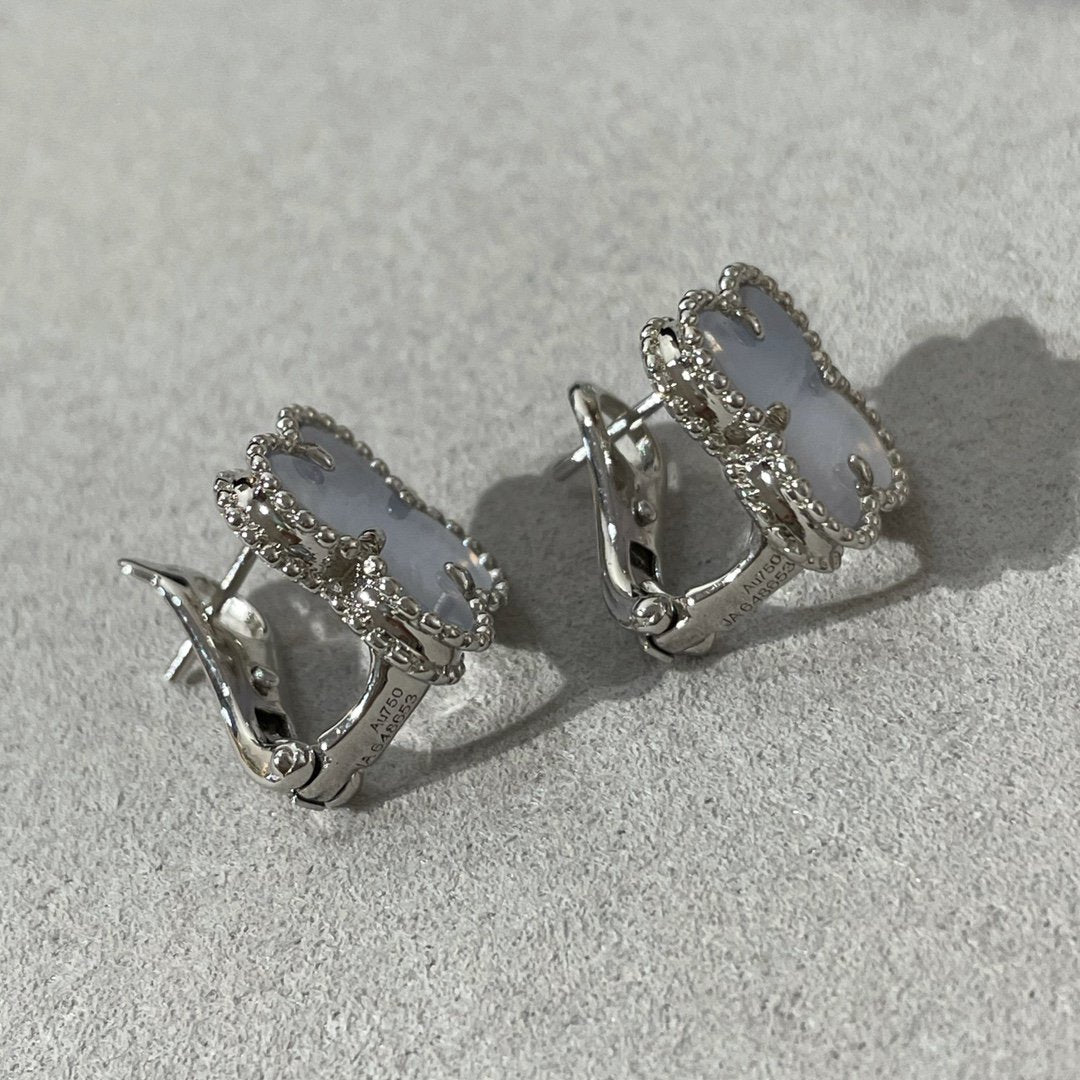 [ラブラッキー]クローバーカルセドニーシルバースタッドピアス