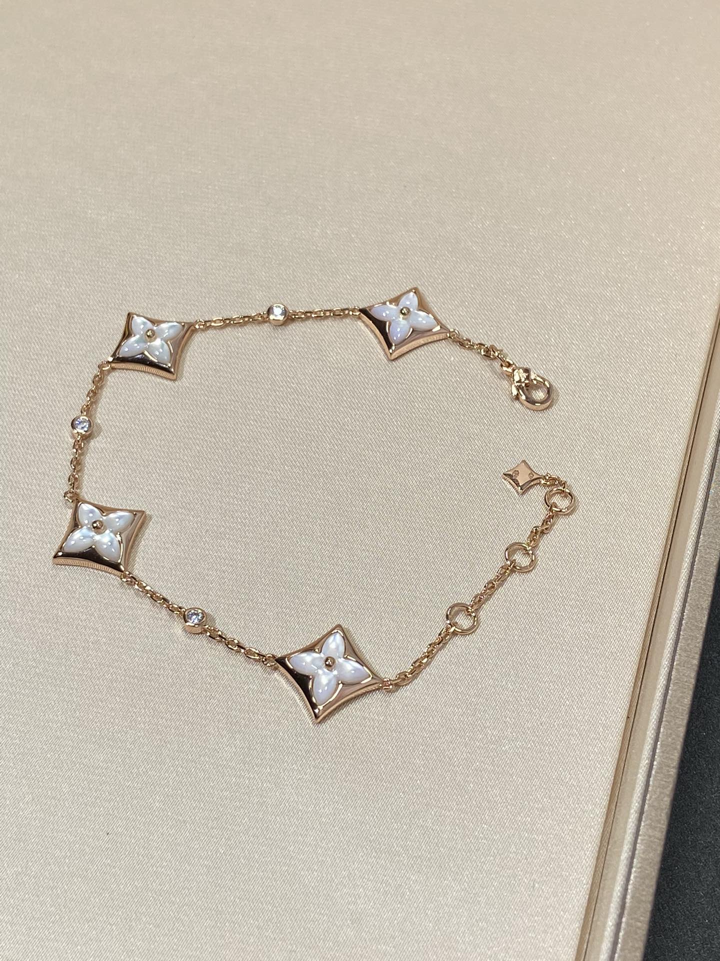 [Love Lucky] Armband aus Roségold mit Sternmotiv und 4 Diamanten