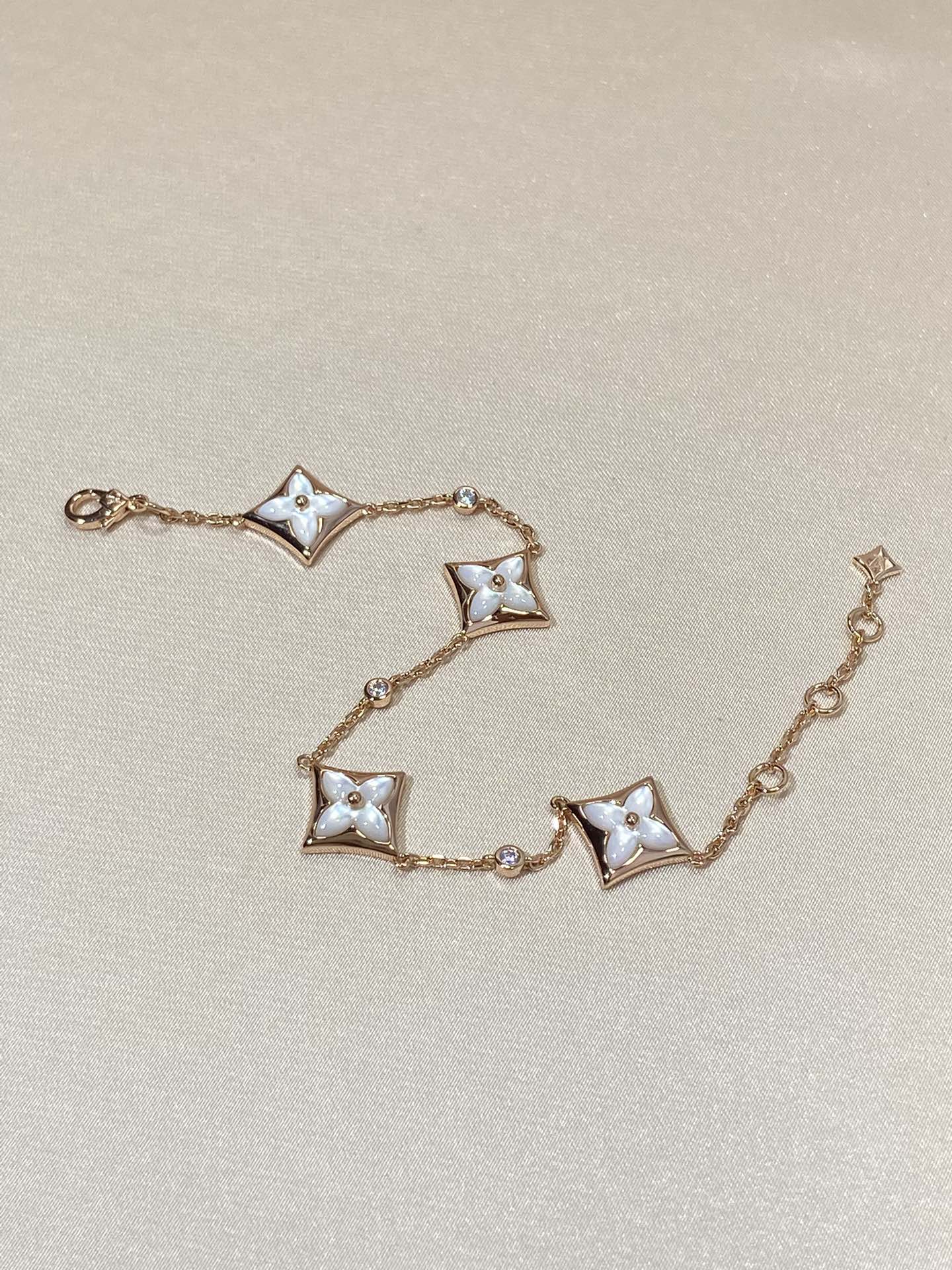 [Love Lucky] Armband aus Roségold mit Sternmotiv und 4 Diamanten