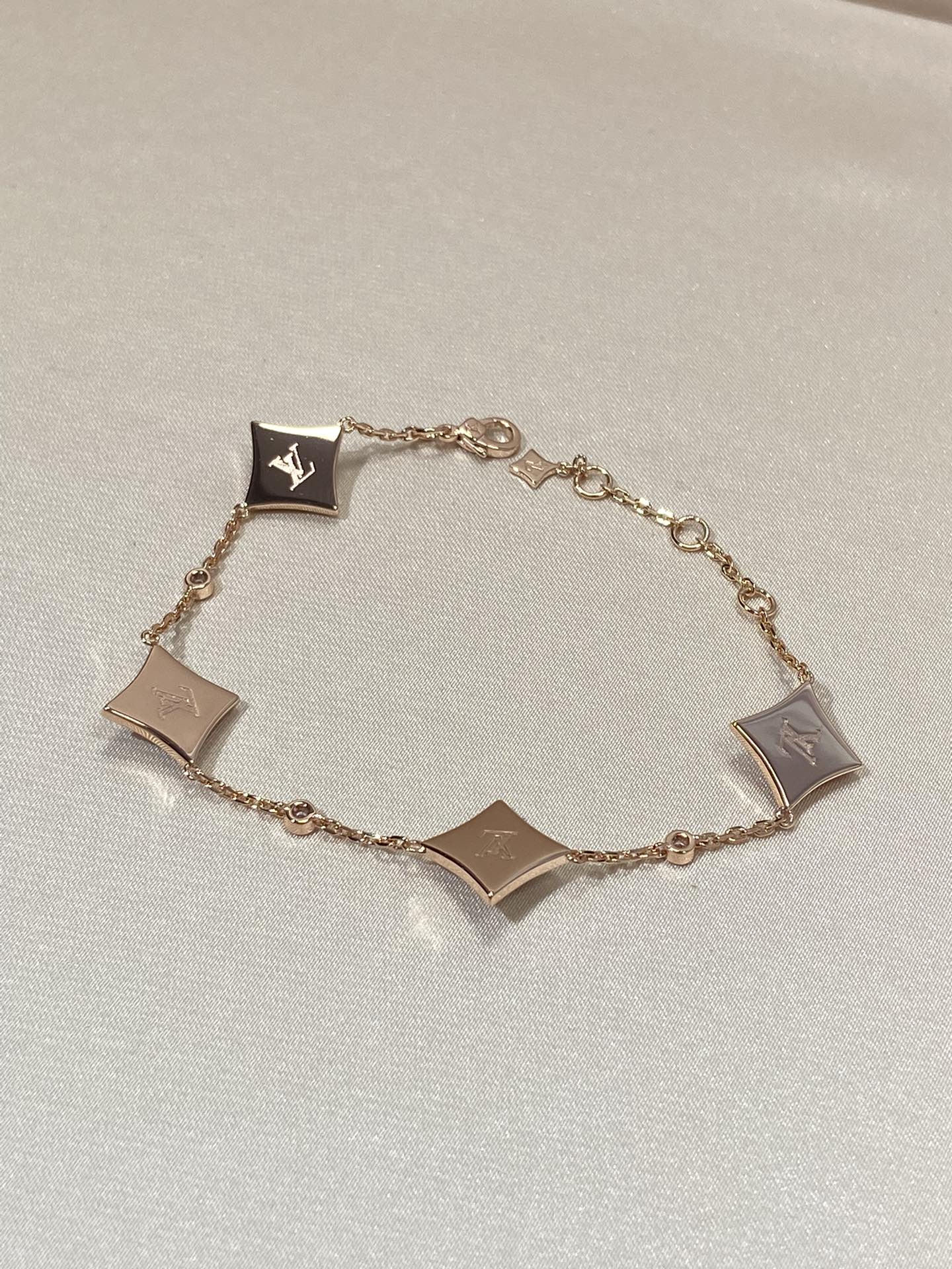 [Love Lucky] Armband aus Roségold mit Sternmotiv und 4 Diamanten