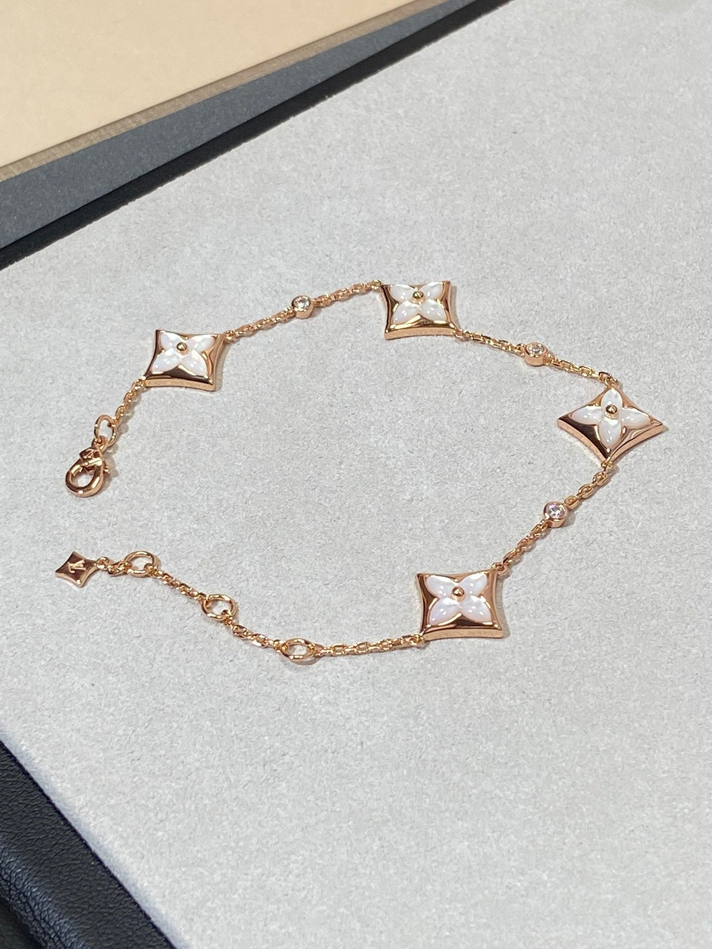 [Love Lucky] Armband aus Roségold mit Sternmotiv und 4 Diamanten