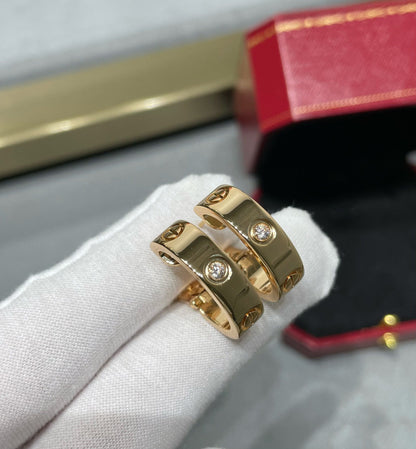 [Love Lucky] LOVE 5,5 MM 1 DIAMANT OHRRINGE