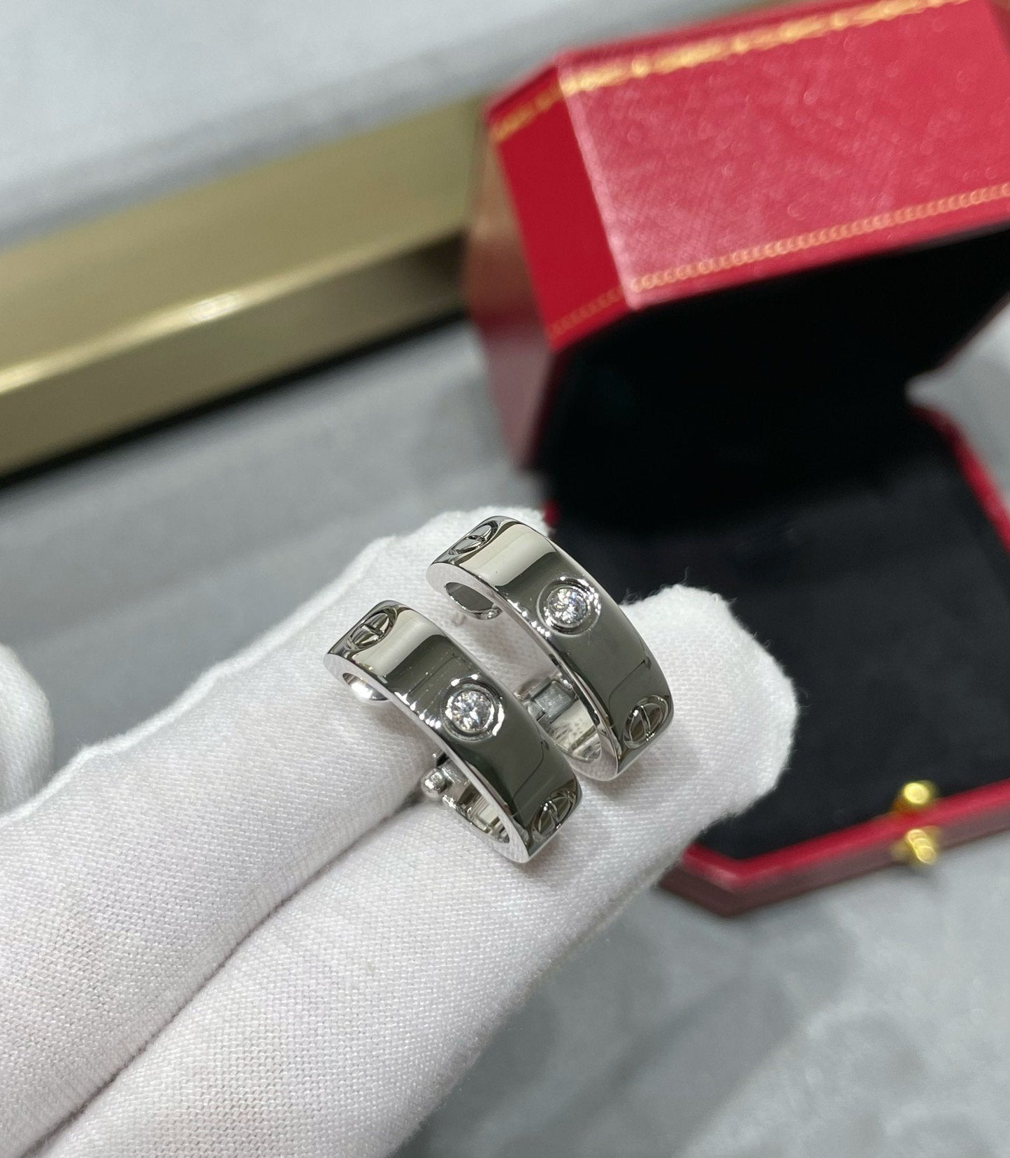 [Love Lucky] LOVE 5,5 MM 1 DIAMANT OHRRINGE
