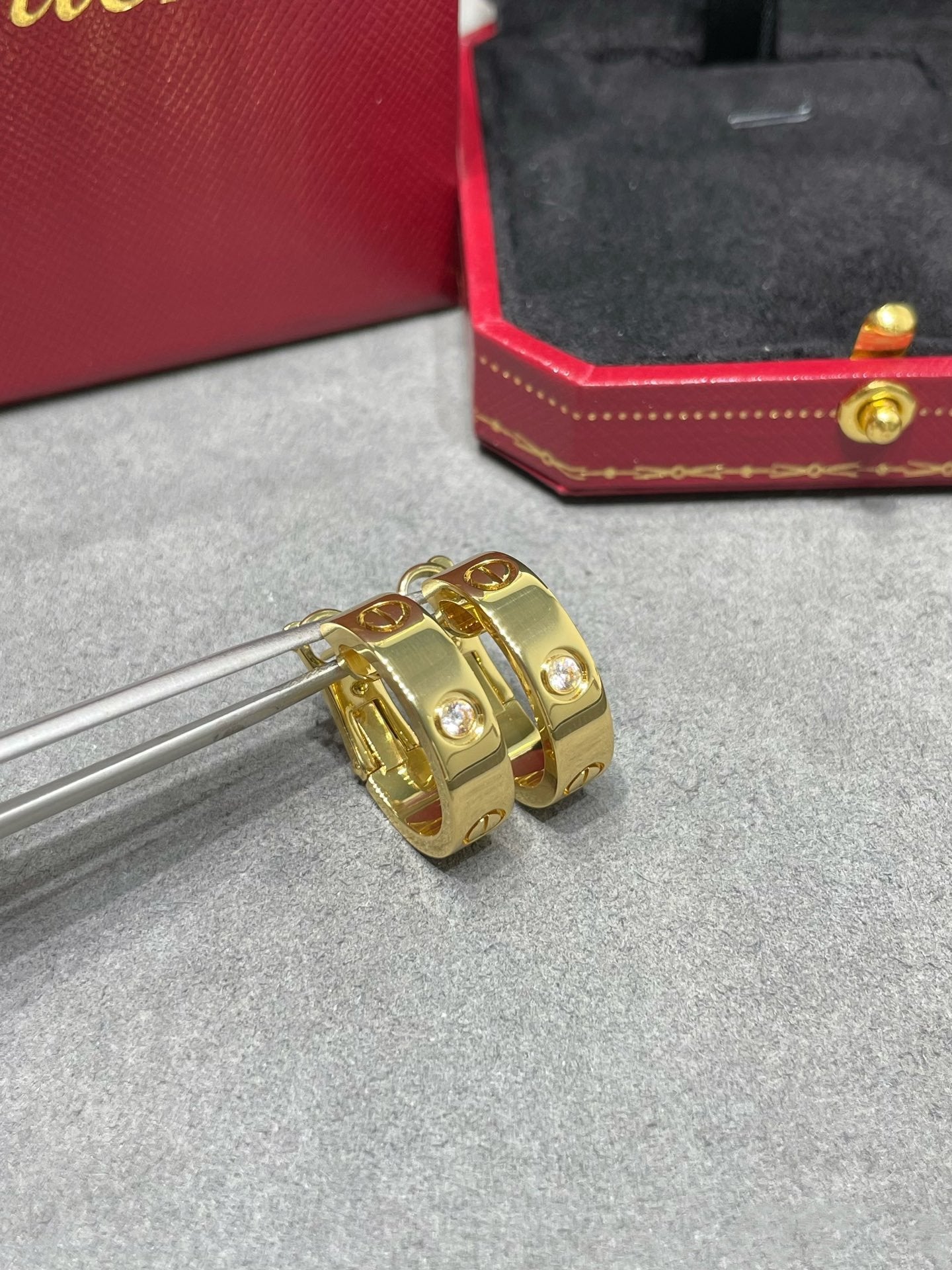 [Love Lucky] LOVE 5,5 MM 1 DIAMANT OHRRINGE