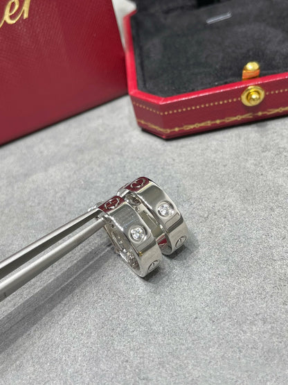[Love Lucky] LOVE 5,5 MM 1 DIAMANT OHRRINGE