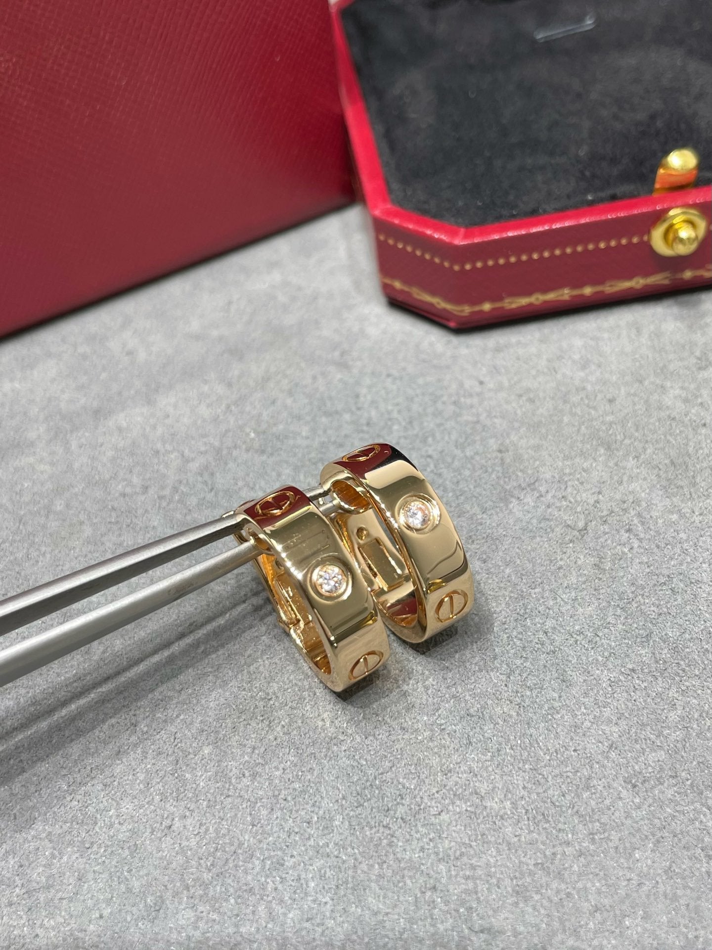 [Love Lucky] LOVE 5,5 MM 1 DIAMANT OHRRINGE