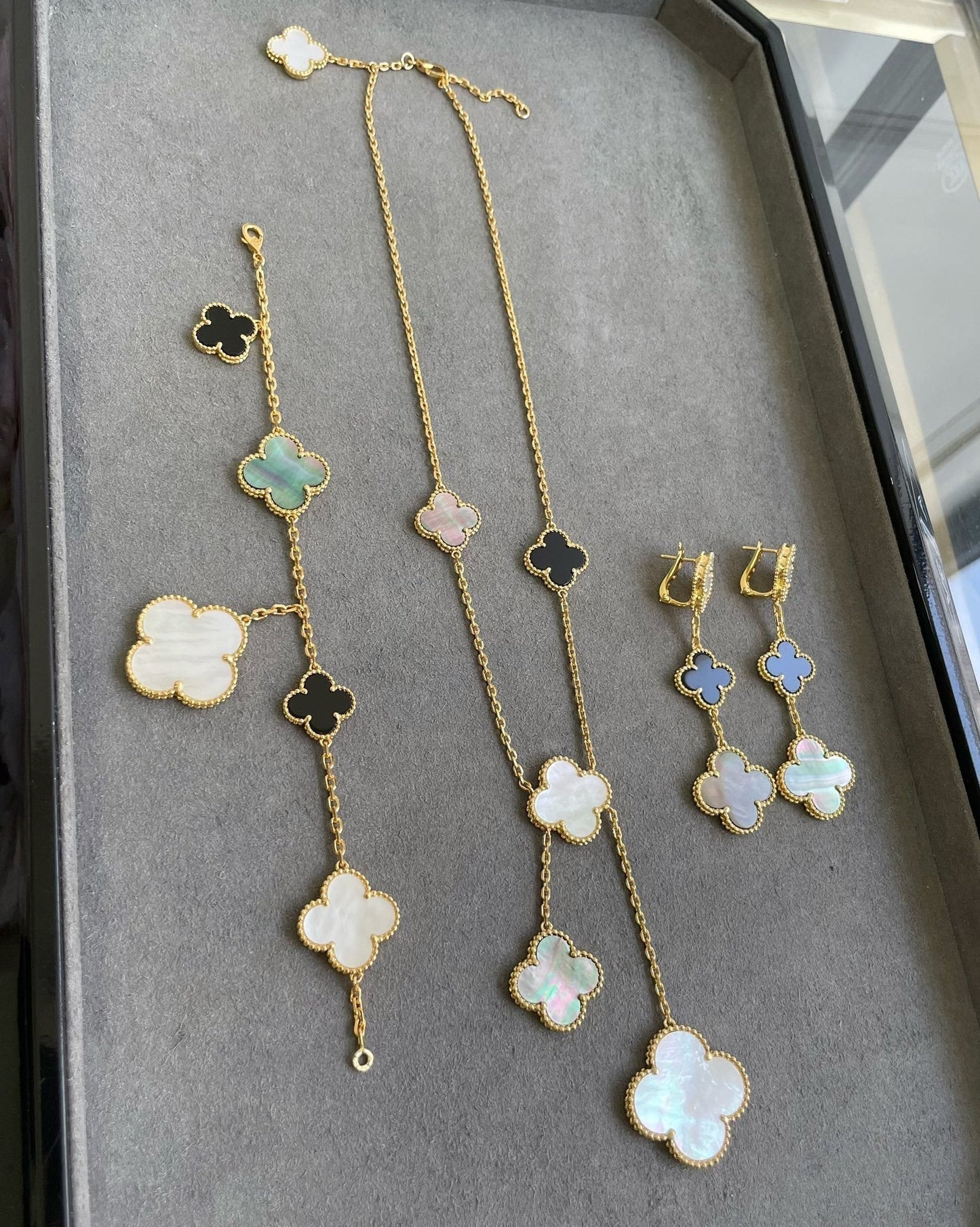 [Love Lucky] CLOVER 3 MOTIV MOP ONYX DARK MOP ROSA GOLD OHRRINGE