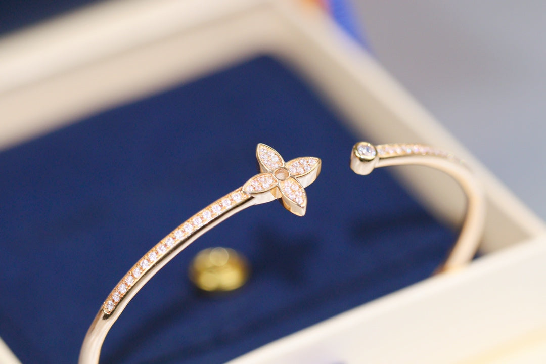 [Love Lucky]IDYLLE ROSA GOLD OFFENES ARMBAND MIT DIAMANTEN