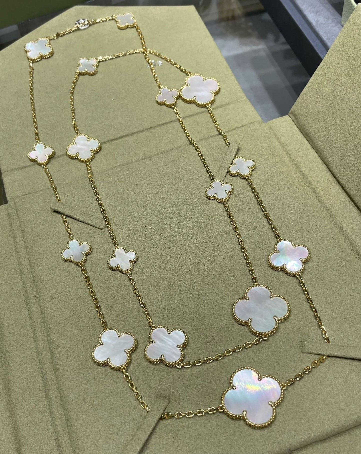 [Love Lucky] Halskette mit Kleeblatt-Motiv, 16 Motive, Weißgold