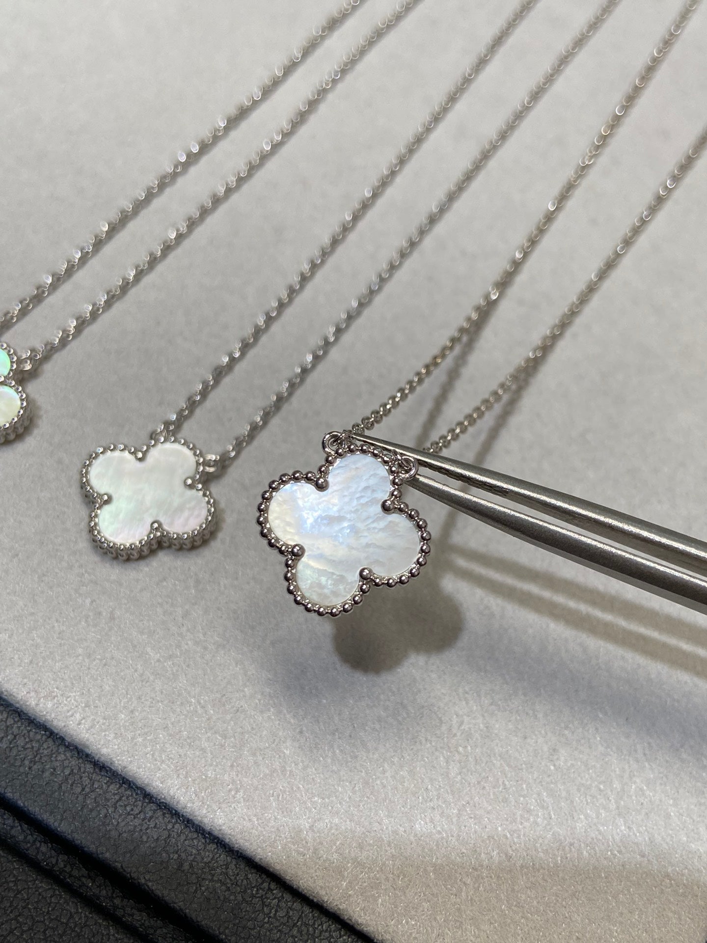 [Love Lucky]CLOVER MEDIUM SILVER WHITE MOP NECKLACE