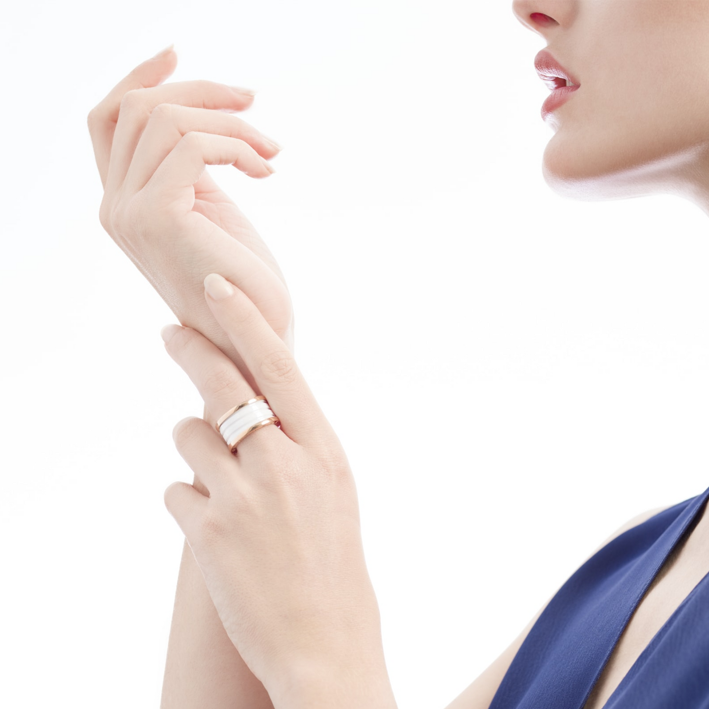 [Love Lucky]ZERO 1 Vierband-Schleifen und weißer Keramik-Spiral-Ring in Roségold