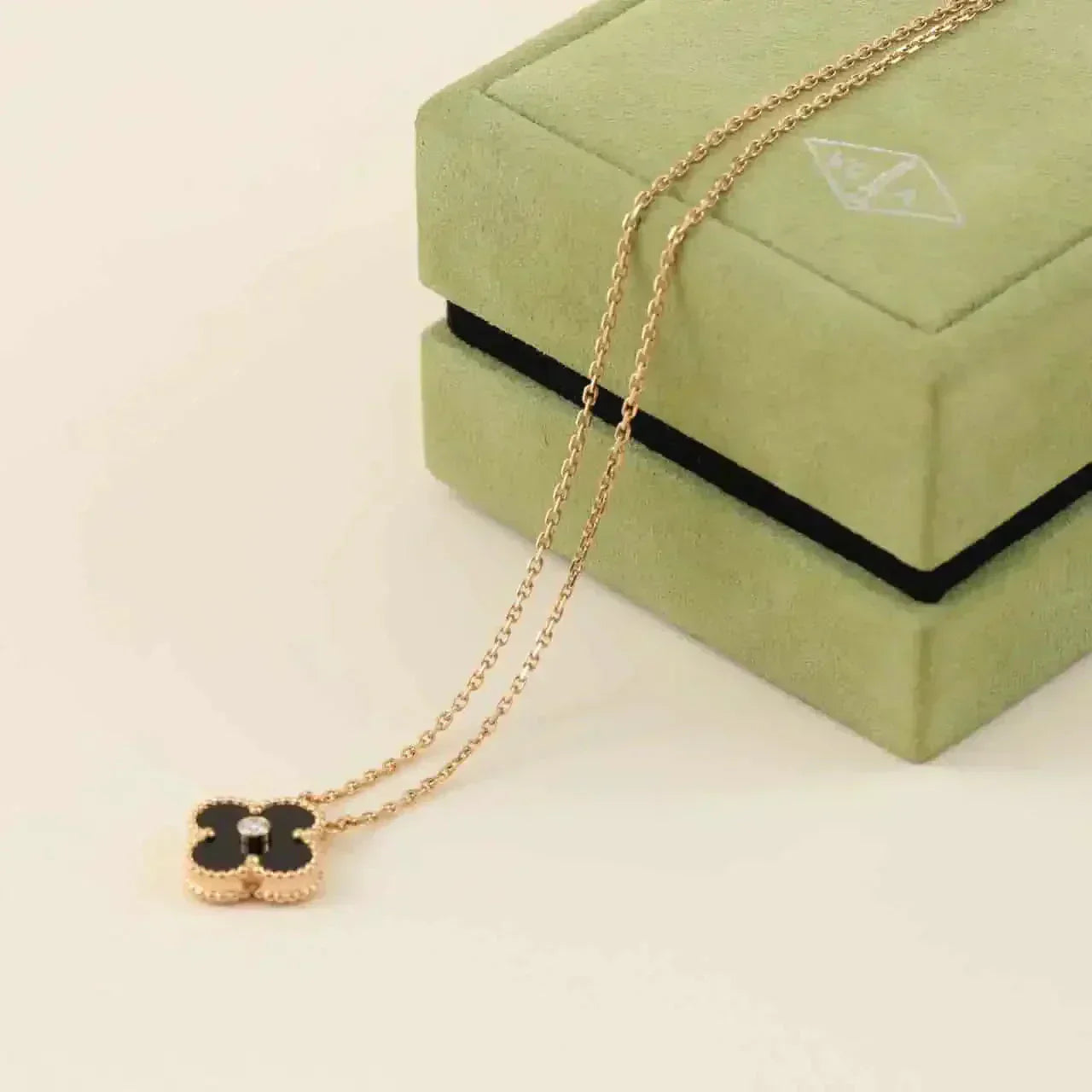 [Love Lucky]CLOVER 15MM DIAMANT-ONYX-HALSKETTE