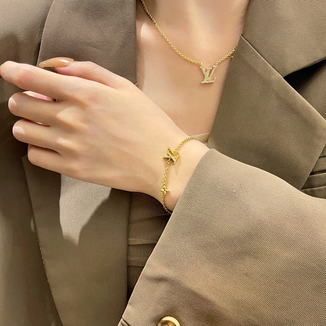 [Love Lucky] GOLDARMBAND MIT LOGO-STERNMOTIV