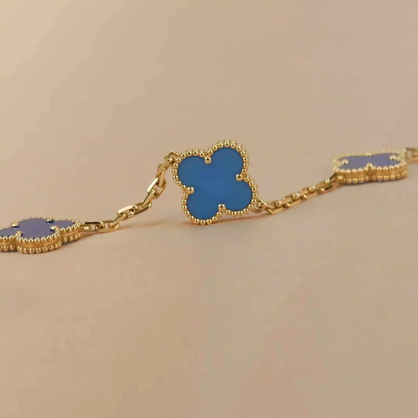 [Love Lucky]CLOVER 5 MOTIVE BLAUER ACHAT ARMBAND