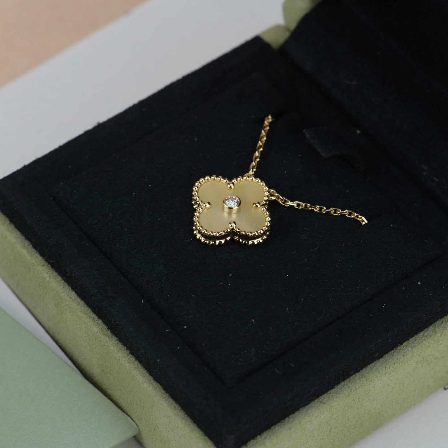 [Love Lucky]CLOVER 15MM DIAMANT GOLD PERLMUTT HALSKETTE