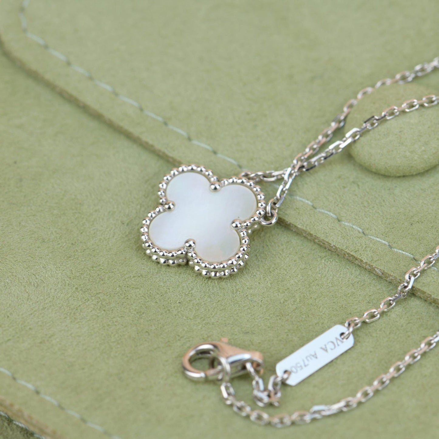 [Love Lucky]CLOVER 15MM WEISS PERLMUTT SILBER