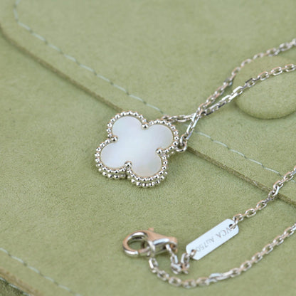 [Love Lucky]CLOVER 15MM WEISS PERLMUTT SILBER
